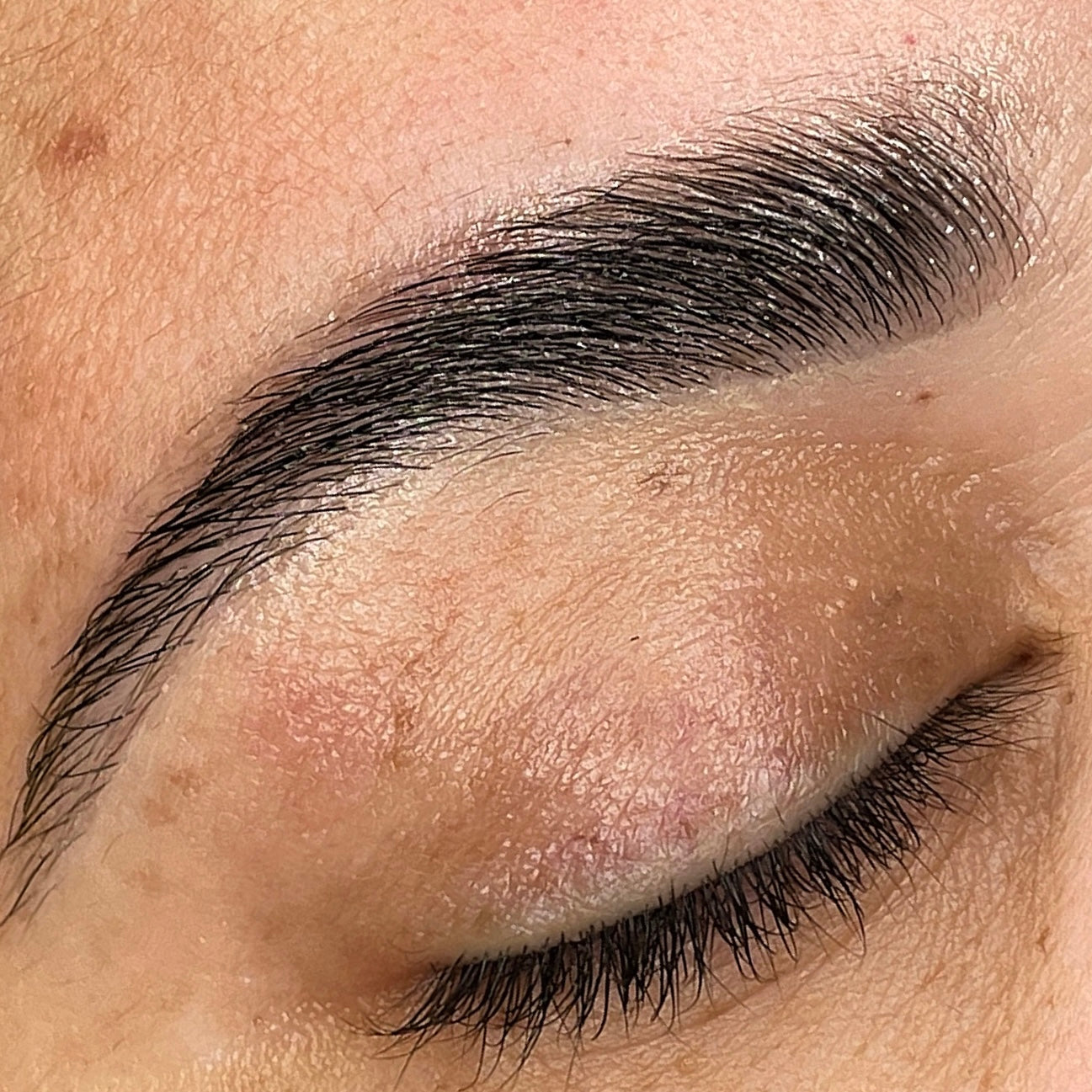 Laminación de cejas, cera + tinte